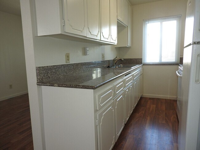 Building Photo - 4481mont