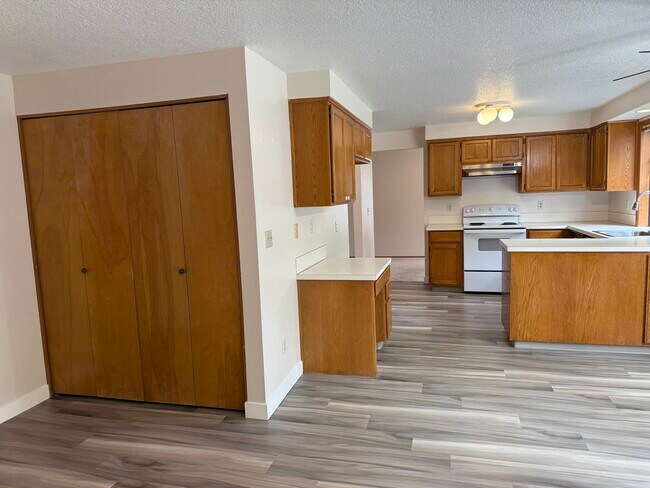 Building Photo - 7050 SW 174th Ave