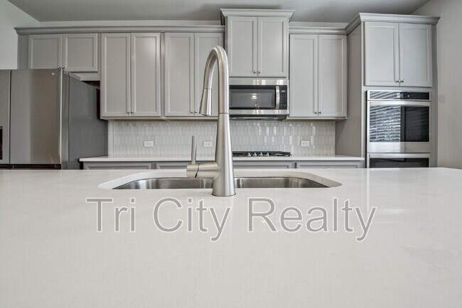 Building Photo - 602 Skye Ct