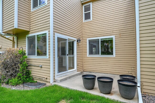 Building Photo - $2,800 - 3 Bed,  2.5 Bath Townhome in Arva...