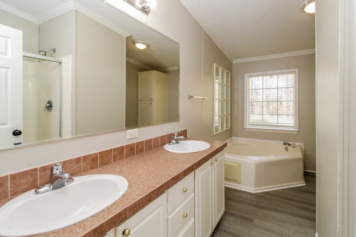 Building Photo - 8100 Tam O'Shanter Dr