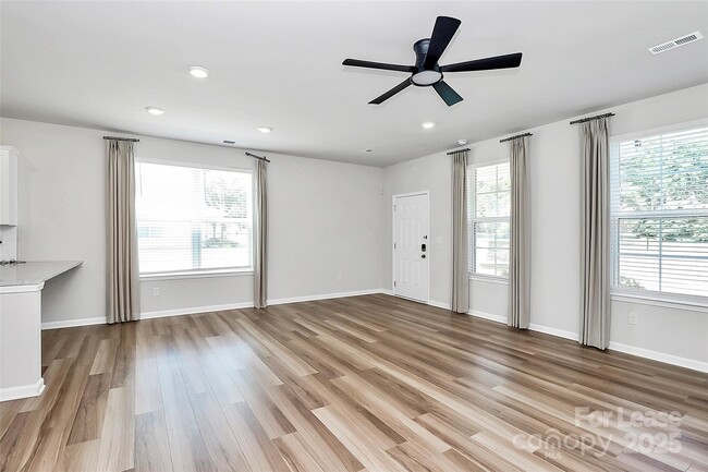 Building Photo - 720 Herlong Ave