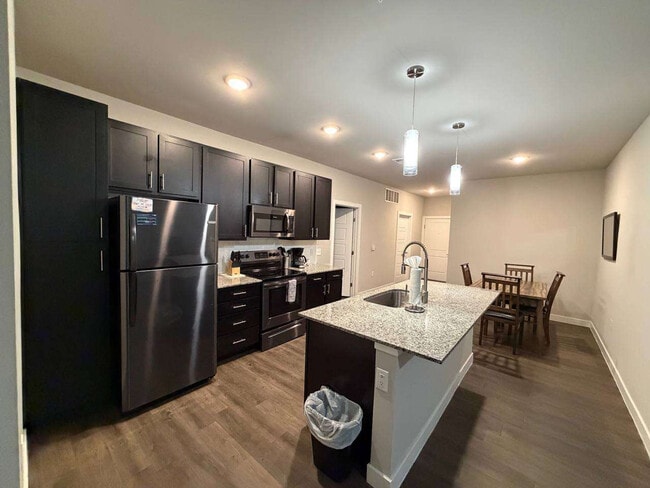 Building Photo - 23555 N Desert Peak Pkwy