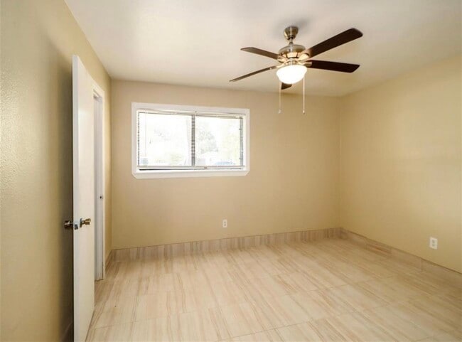 Building Photo - 501 Ladd St