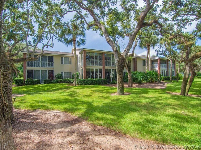 Building Photo - 101 E Park Shores Cir