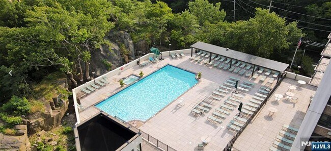 Building Photo - 250 Gorge Rd