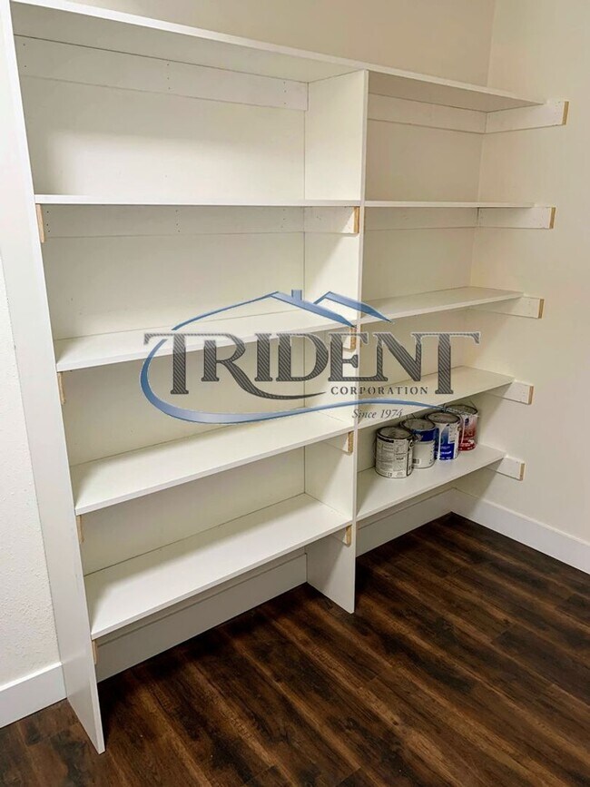 Building Photo - 685 N Barrett Rd