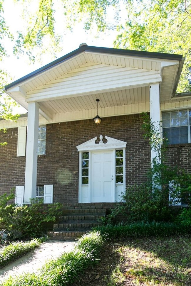 Building Photo - Massive Renovated 5BR/3BA Home with Baseme...