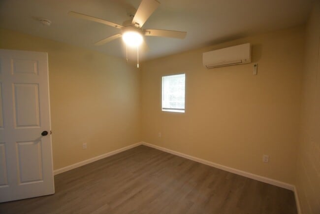 Building Photo - Updated and Charming 3 Bedroom 1.5 Bathroo...