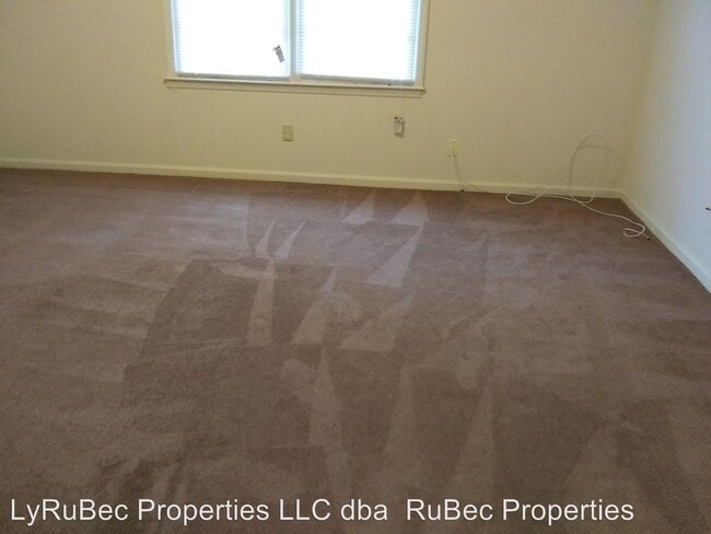 Building Photo - 915-915 Nottingham Dr