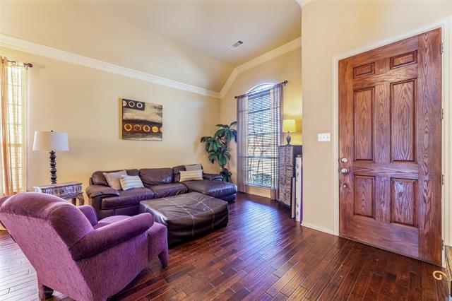 Building Photo - 920 Fannin Dr