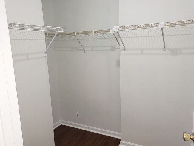 Building Photo - CANDLEWYCK