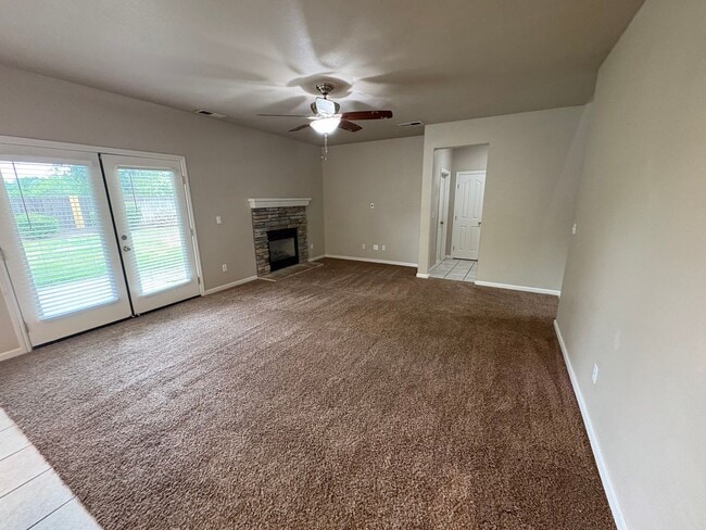 Building Photo - Spacious NW Visalia home Near Shopping Center Available Now!