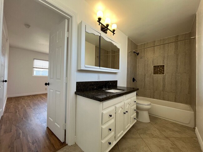 Building Photo - Freshly prepped 5BR in Simi w/downstairs b...