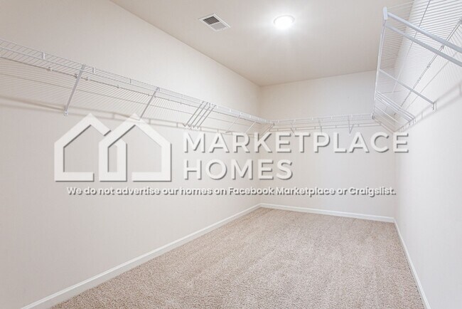Building Photo - 484 Emporia Loop