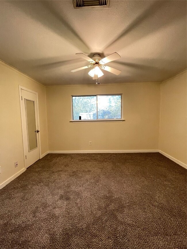 Building Photo - 322 Wisteria St