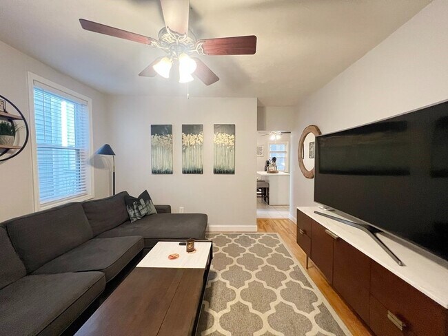 Building Photo - 126 Everett St