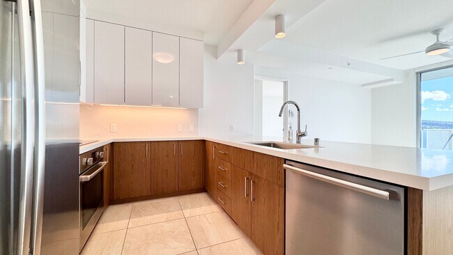 Building Photo - PET FRIENDLY! BEAUTIFUL 2 BEDROOM UNIT ON ...