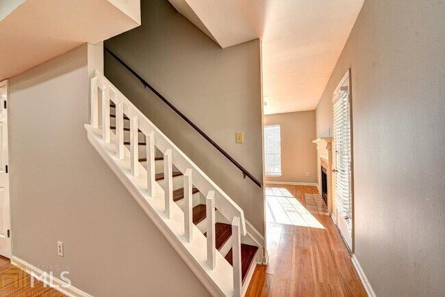 Building Photo - 1057 Mansfield Ct