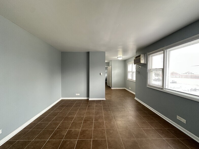 Building Photo - 9620 Ivanhoe Ave