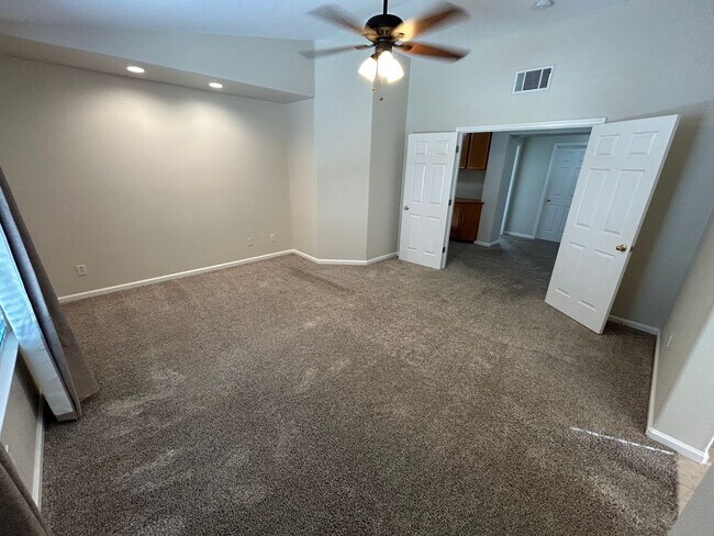 Building Photo - Spacious 4 Bed 3 Bath Home in Garin Community