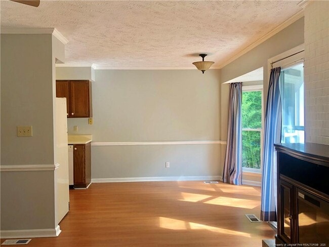 Building Photo - 694 Dowfield Dr