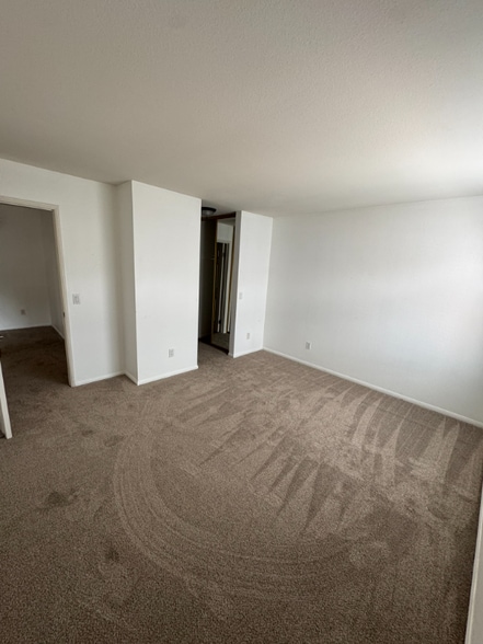 Building Photo - 7180 Shoreline Dr