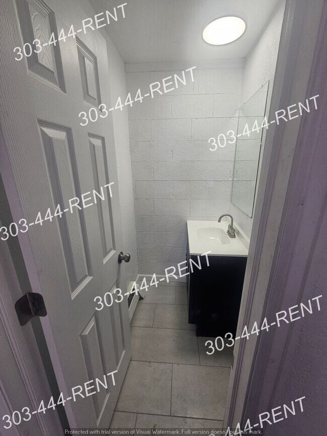 Building Photo - Great Location in Denver! All Utilities Included!