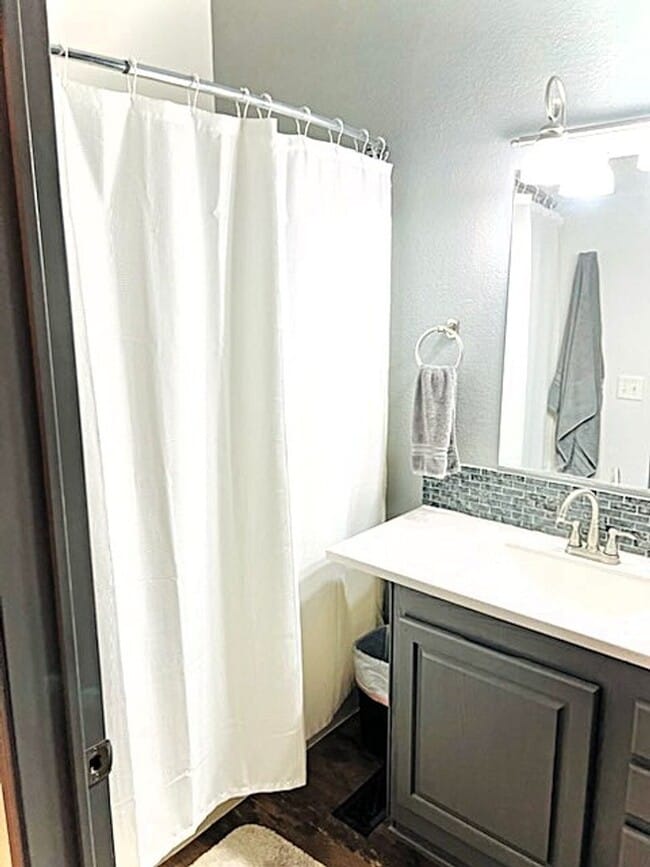 Building Photo - Spacious 3 Bed, 2 Bath Home with Shop & Stunning River Views – Clemans Addition