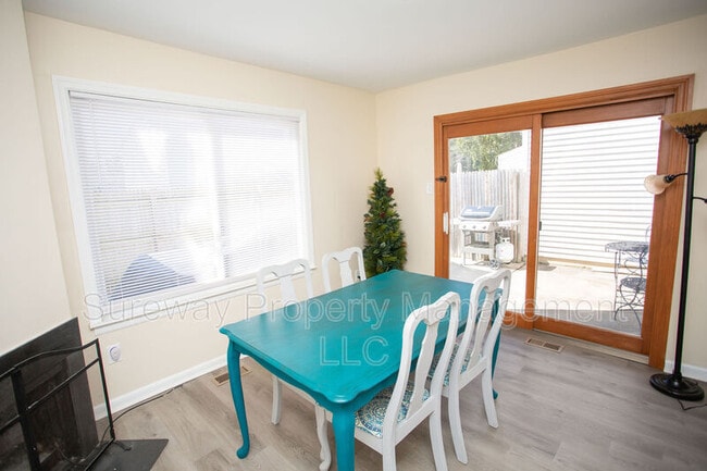 Building Photo - 207 Empress Ct