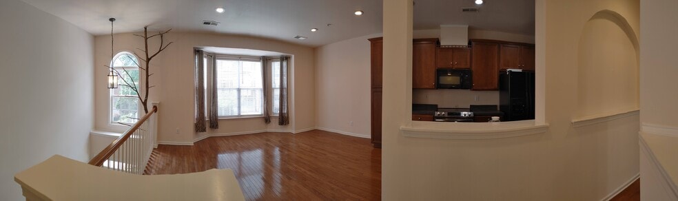 Front of 2nd floor - 116 Vintage Dr