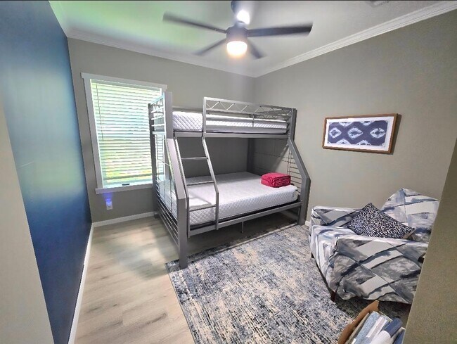 Building Photo - 121 12th St