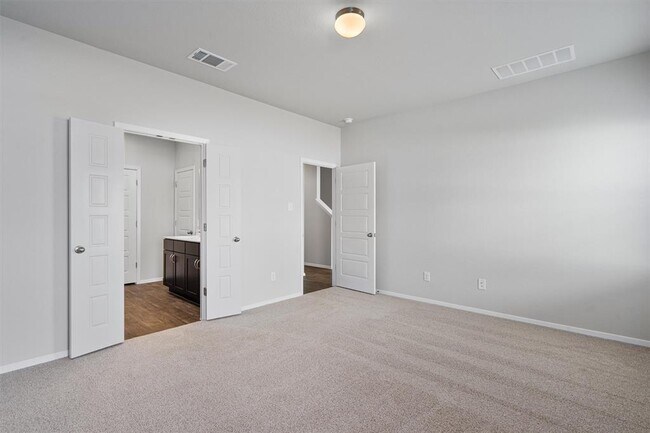 Building Photo - 621 Running Creek Dr