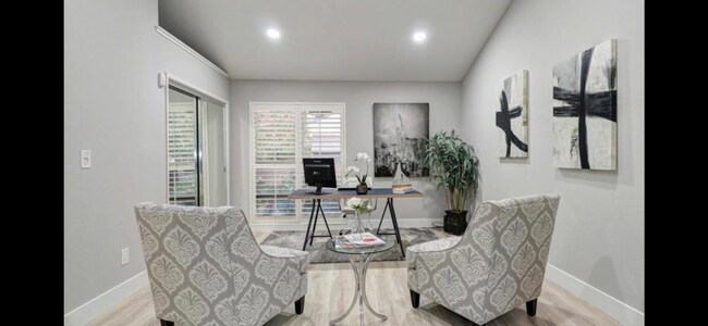 Building Photo - Spacious and beautiful 3 bedroom 2 bath ho...