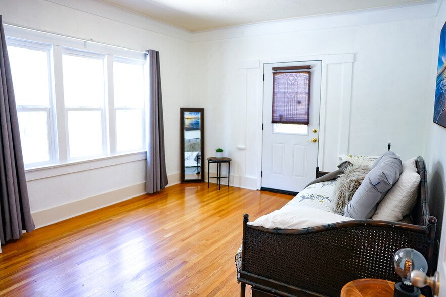 3rd bedroom with Trundle bed (2 twin beds) - 2005 N Beachwood Dr