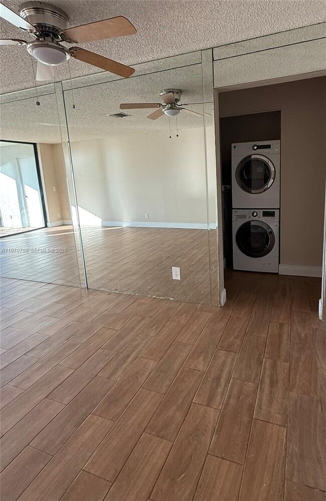 Building Photo - 201 Lake Pointe Dr