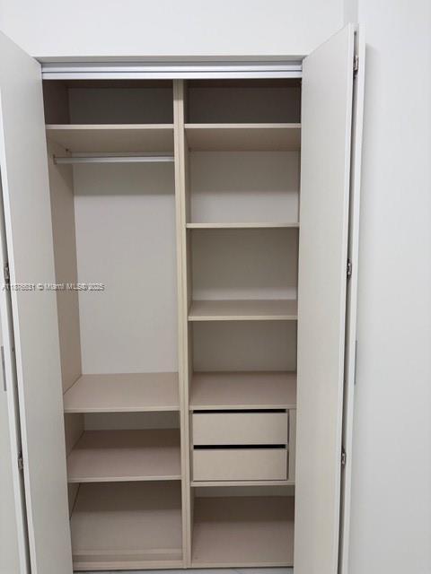 Building Photo - 700 NE 24th St