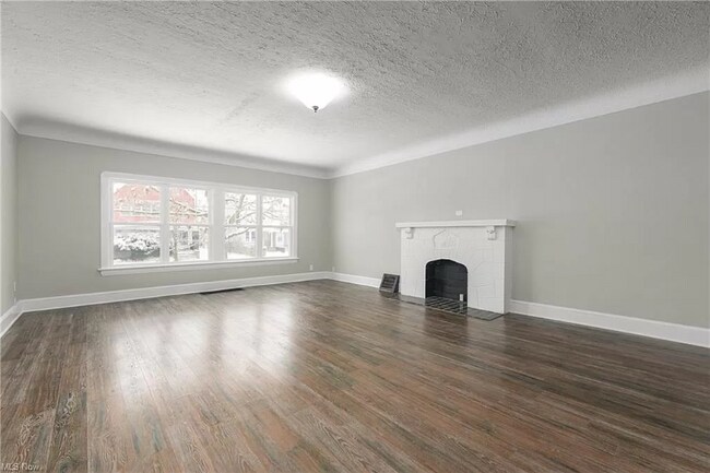 Building Photo - 3306 E Overlook Rd