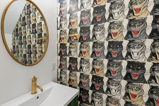 Building Photo - Steps from 17th Street - Beautifully Updated 2 Bed, 2.5 Bath Townhome in Newport Beach