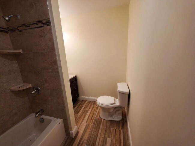 Building Photo - 50-60-60 Village Green S