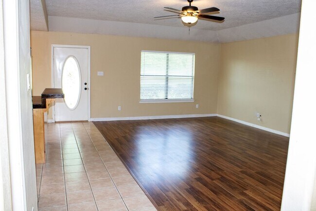 Building Photo - 9550 Thousand Oaks Loop