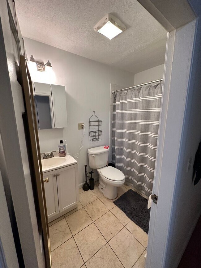 Building Photo - HOT NORTH END LISTING!!!!