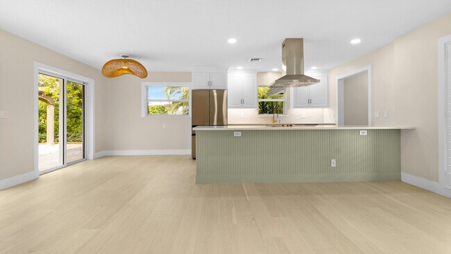 Building Photo - 158 Lucina Dr