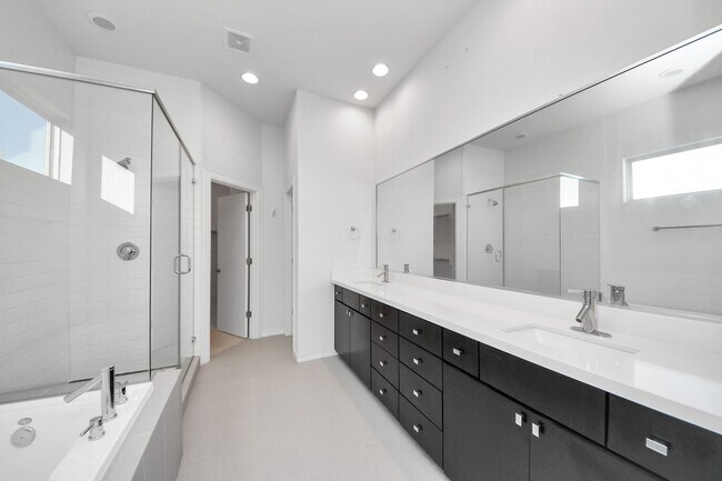 Building Photo - 1315 Nagle St