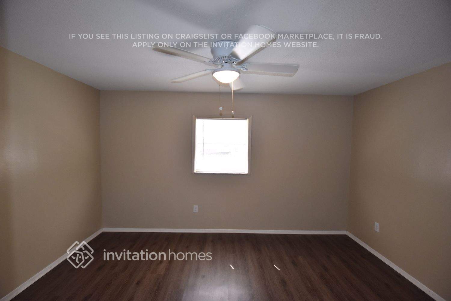 Building Photo - 830 N Sunset Dr