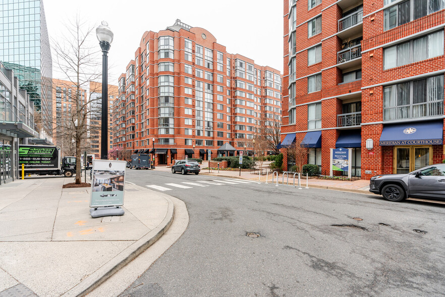 Building Photo - 1401 N Taft St