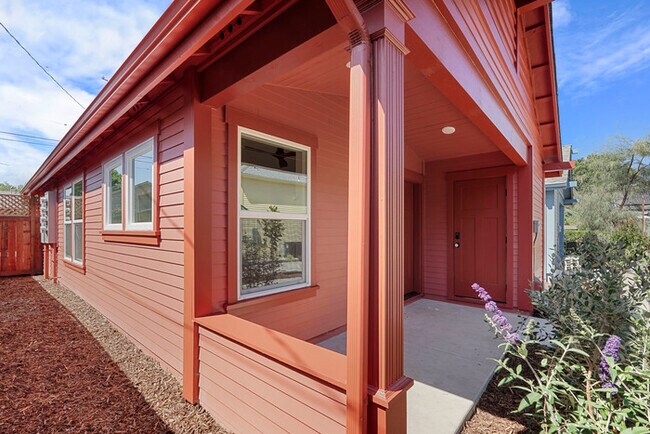 Building Photo - Beautifully Built 2/1 in North Oak Park Close to UC Davis + McGeorge Law School!