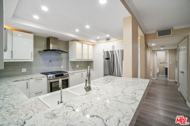 Building Photo - 15233 Magnolia Blvd