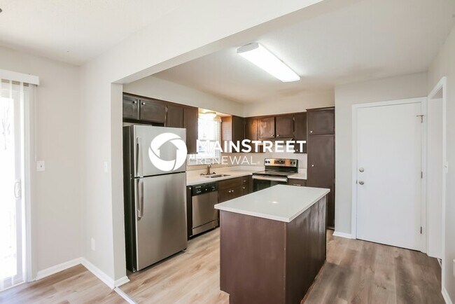 Building Photo - 3 Bedroom Pet-Friendly Home in KANSAS CITY, MO with Main Street Renewal