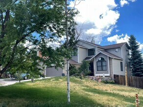 Building Photo - Spectacularly HUGE 6BD Home with Panoramic...